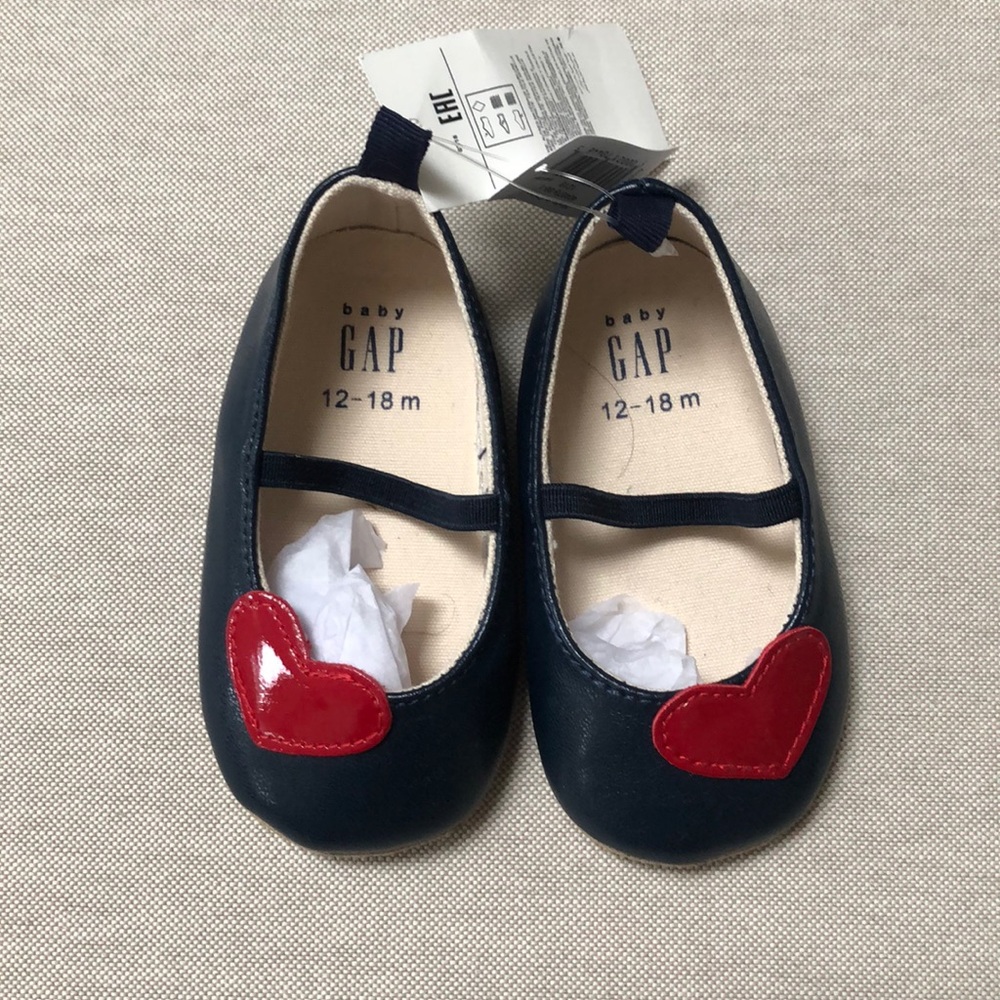 Tags on never worn BABY GAP flats!